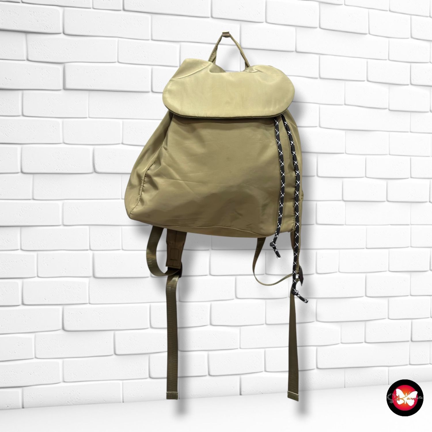 **HOY** Mochila de tela  color Verde militar Talla MEDIANO