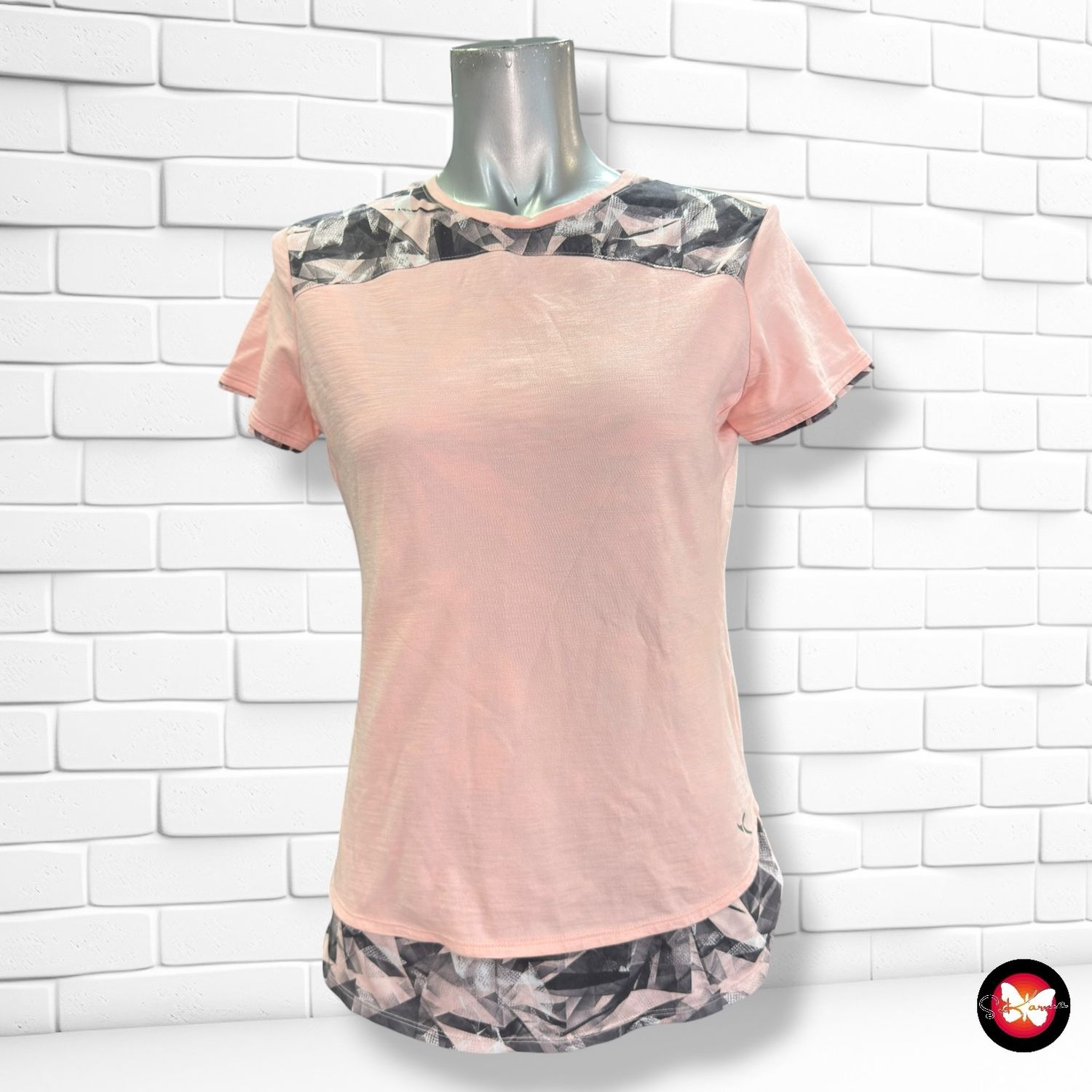 **HOY** Camiseta deportiva DOMYOS color Rosa y gris Talla 14-15 años