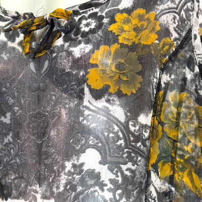 **HOY** Blusa traslúcida sin mangas color Negro, blanco y mostaza Talla XXL