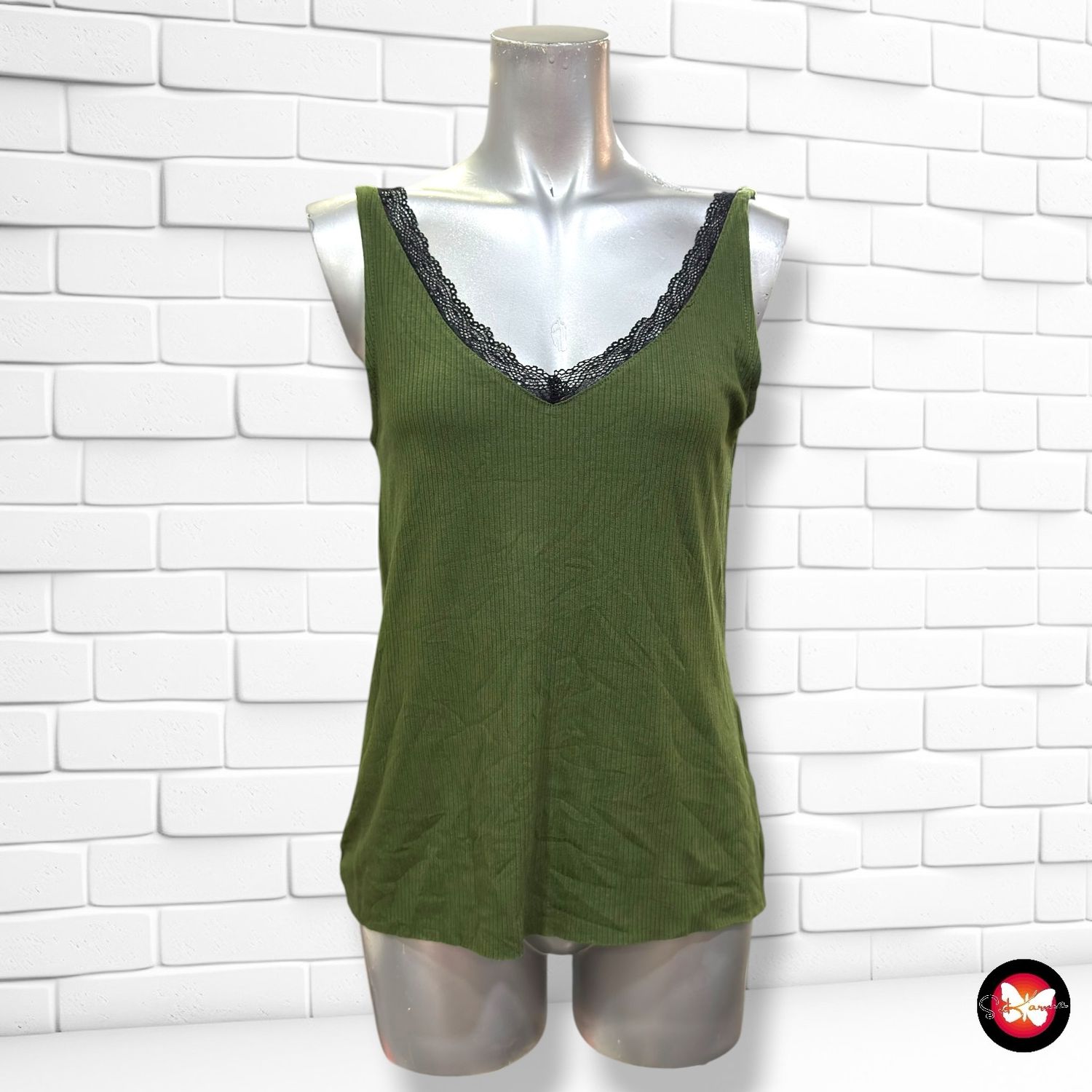 **HOY** Camiseta canalé de tirantes STRADIVARIUS color Verde militar Talla S