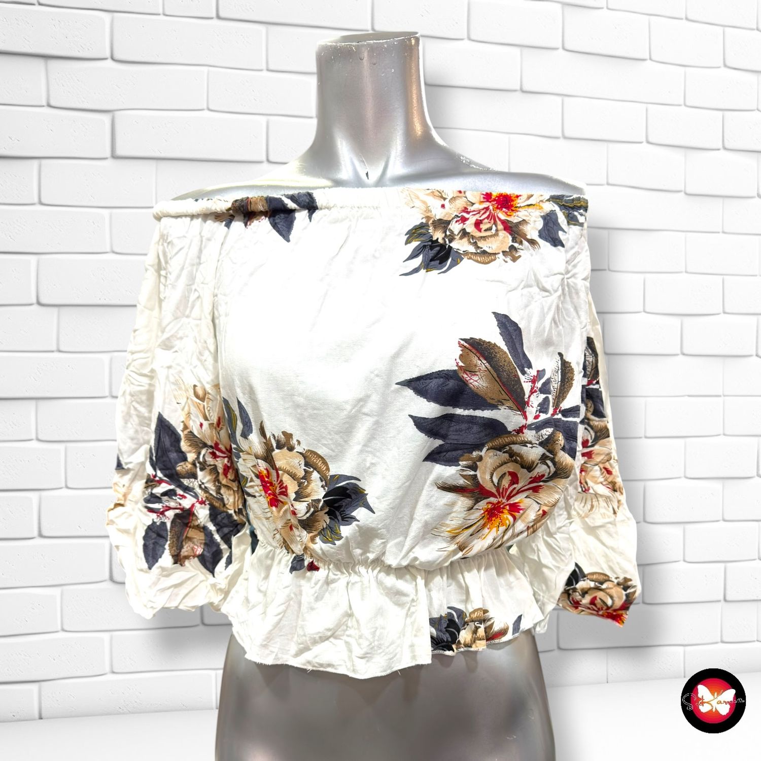 **HOY** Blusa escote barco de flores  color Blanco y varios Talla S