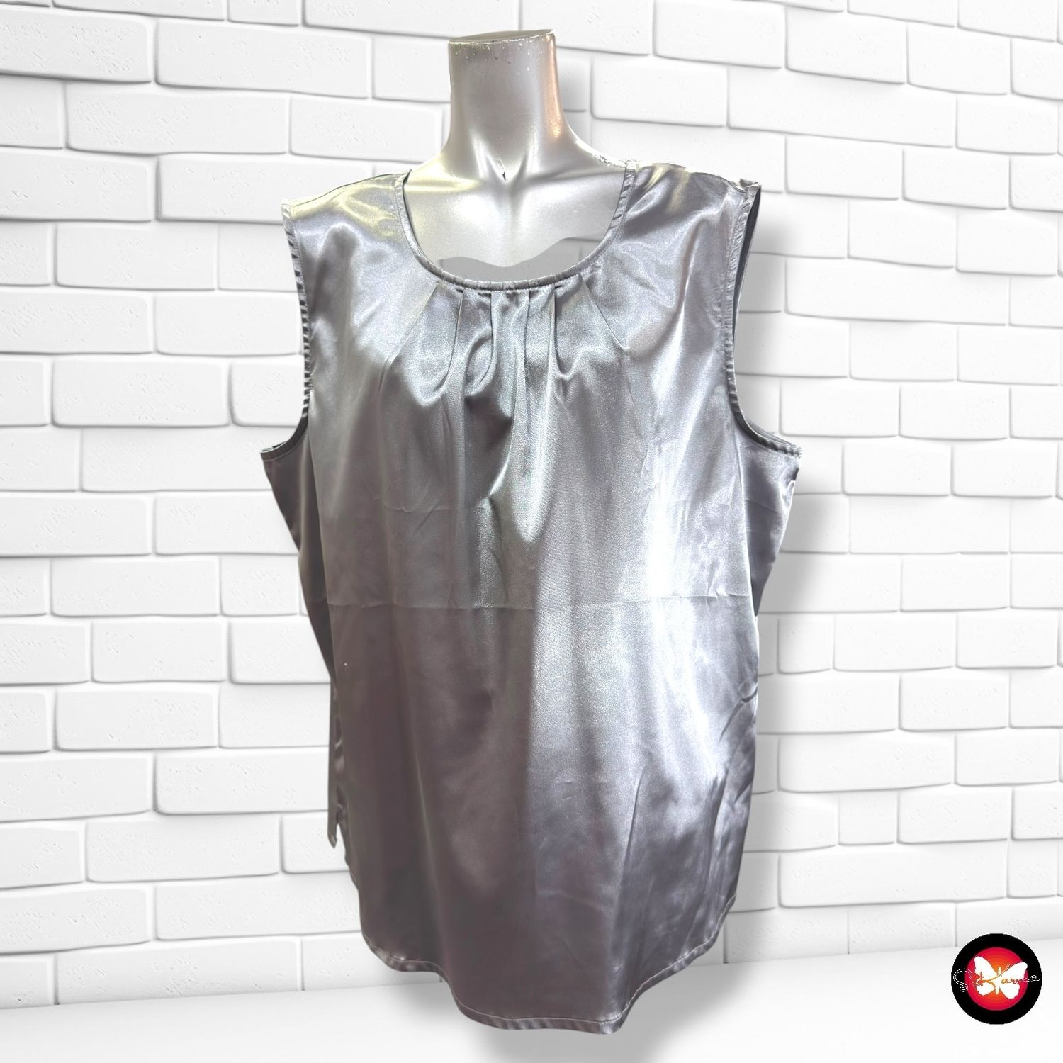 Blusa satinada sin mangas color Gris Talla 48