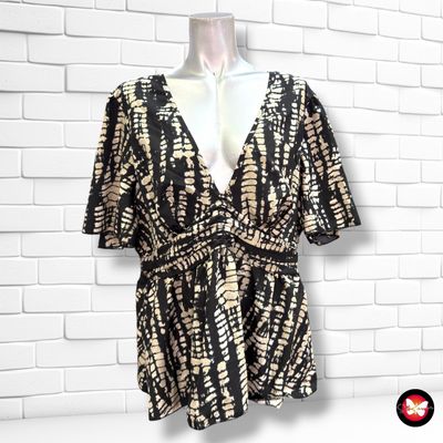 **HOY** Blusa de manga corta SHEIN CURVE color Negro y beige Talla 2XL (pequeña)