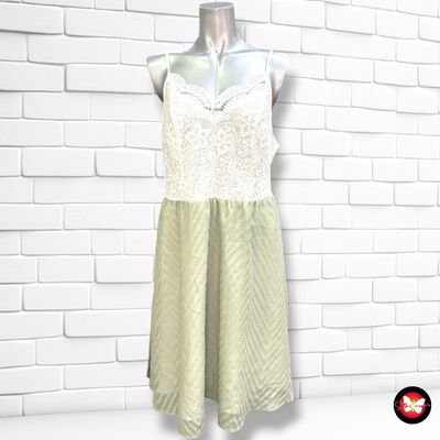 **HOY** Vestido de tirantes con encaje SHEIN CURVE color Blanco y verde Talla 1XL