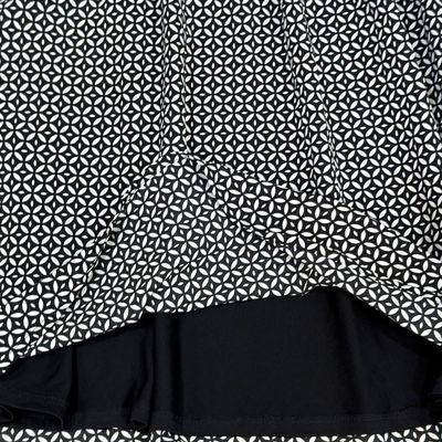 **HOY** Falda sueltita ESPRIT color Negro y blanco Talla 36