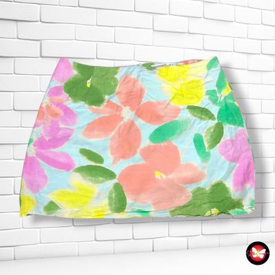 **HOY** Falda de flores STRADIVARIUS color Varios Talla M (pequeña)