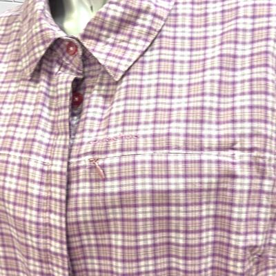 **HOY** Camisa outdoors QUECHUA color Lila y blanco Talla 44 (pequeña)
