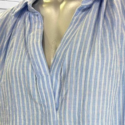 **HOY** Blusa de rayitas H&M color Celeste y blanco Talla 3XL