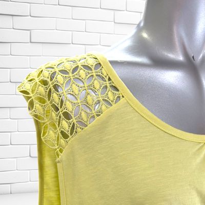 **HOY** Camiseta sin mangas básica con encaje LAURA TORELLI color Amarillo Talla XL