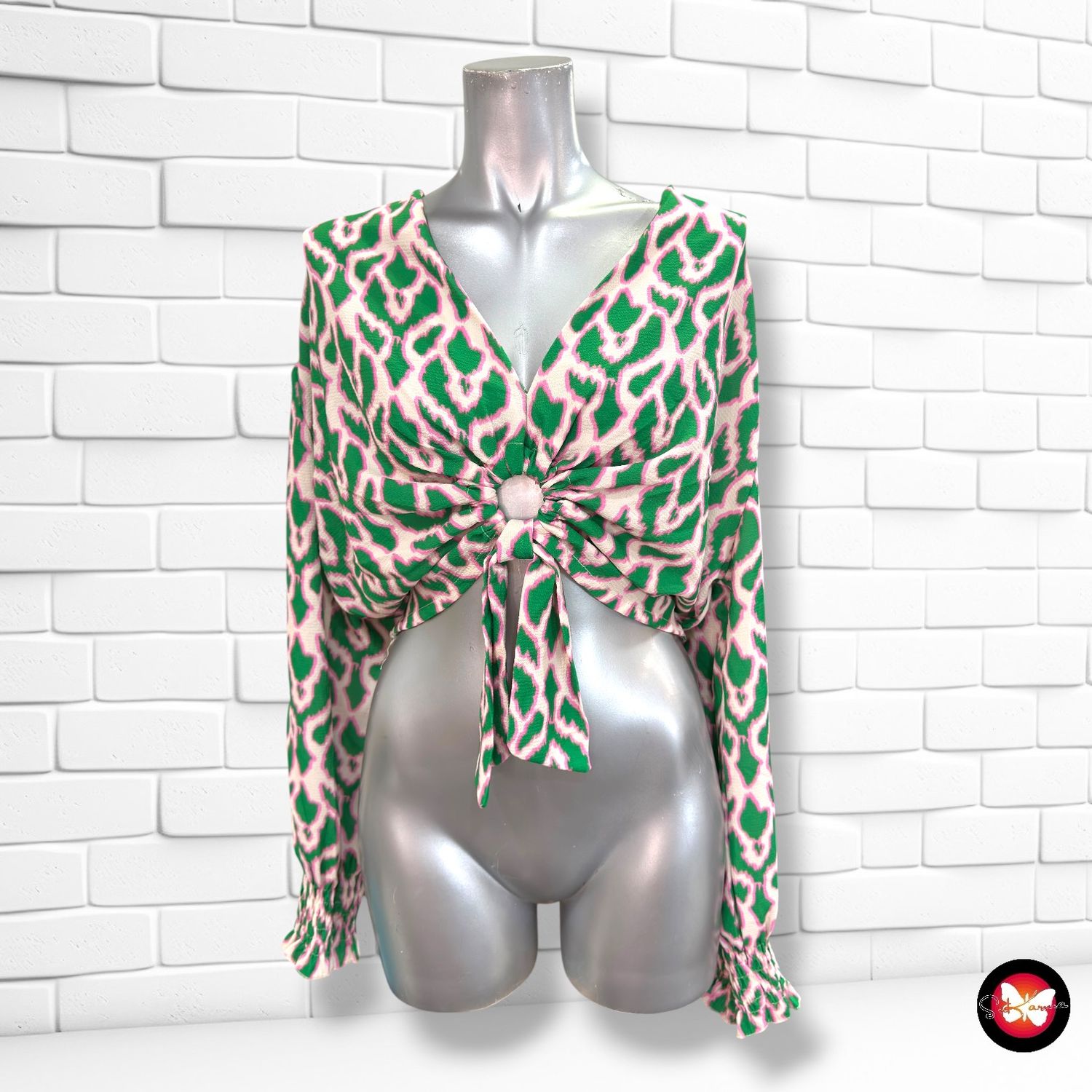 **HOY** Blusa cropped con lazo  color Verde, rosa y crema Talla XL