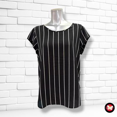 **HOY** Blusa de manga corta de rayitas ONLY color Negro y blanco Talla 38