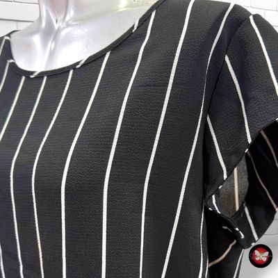 **HOY** Blusa de manga corta de rayitas ONLY color Negro y blanco Talla 38