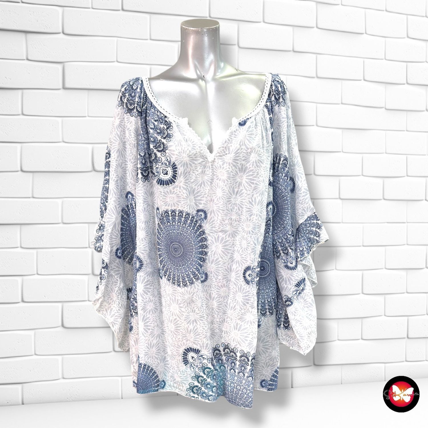 **HOY** Blusa traslúcida  color Azul y blanco Talla ÚNICA GRANDE