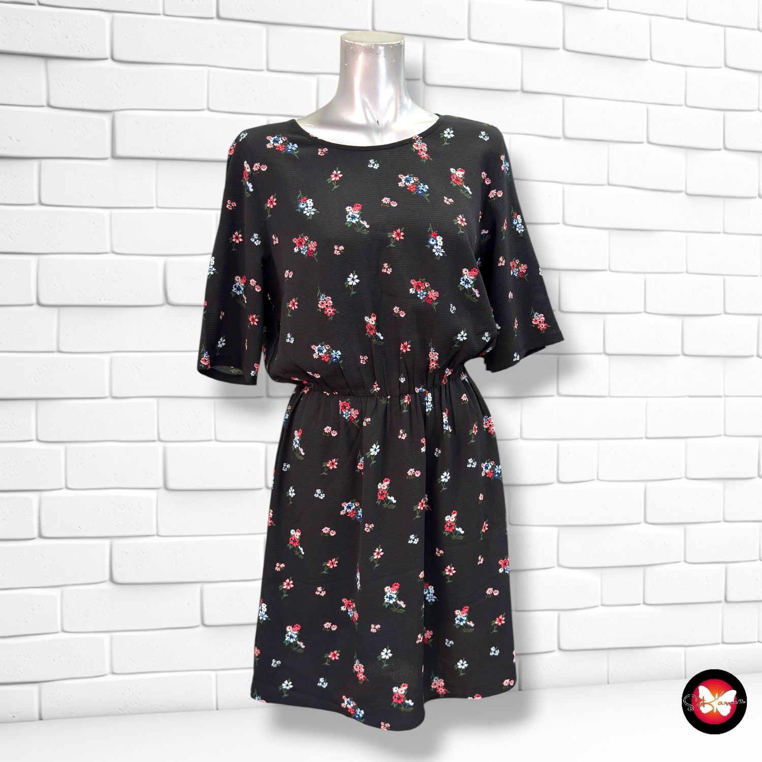 **HOY** Vestido de florecitas DIVIDED color Negro y varios Talla 38