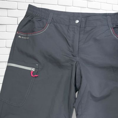 **HOY** Pantalón outdoors QUECHUA color Gris Talla 40