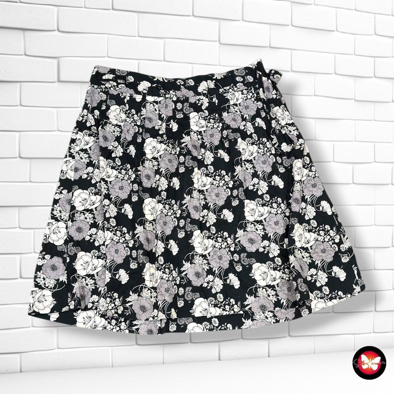**HOY** Falda de flores H&amp;M color Negro y blanco Talla 42
