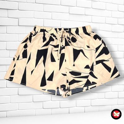 **HOY** Short sueltito SHEIN color Beige y negro Talla L