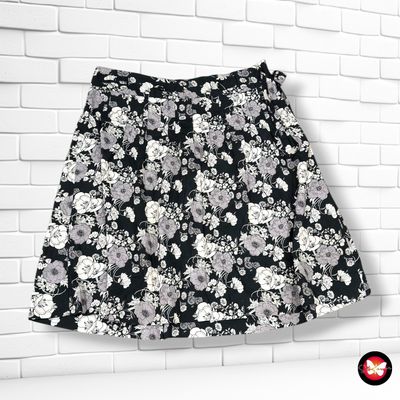 **HOY** Falda de flores H&M color Negro y blanco Talla 42