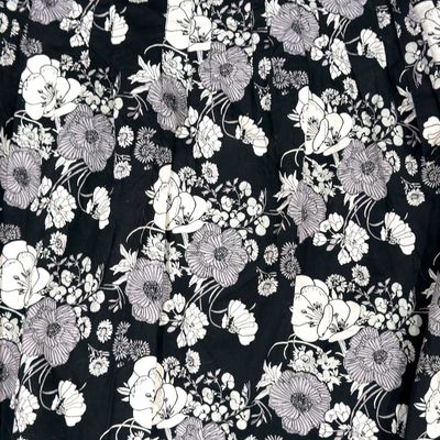**HOY** Falda de flores H&M color Negro y blanco Talla 42
