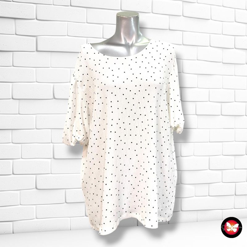 **HOY** Blusa de lunares  color Blanco y negro Talla XXL