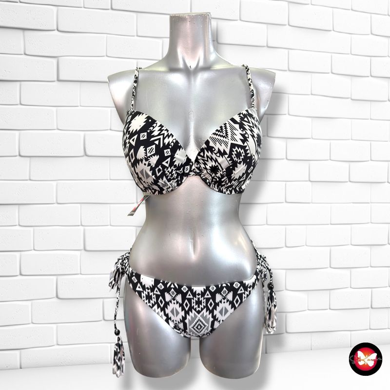 **HOY** Bikini con pecho armado  color Negro y blanco Talla L