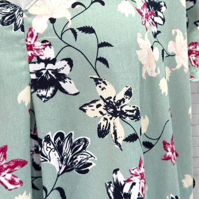 **HOY** Blusa de manga corta JANINA color Verde salvia y varios Talla 46