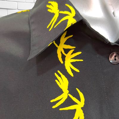 **HOY** Camisa de manga larga color Negro y amarillo Talla 46