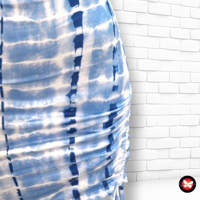 **HOY** Vestido de tirantes con drapeado SHEIN color Azul y blanco Talla XS