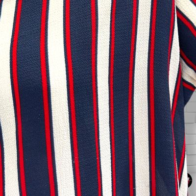 **HOY** Blusa de manga corta de rayas ONLY color Azul, blanco y rojo Talla 38