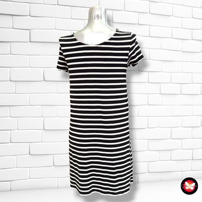 **HOY** Vestido de rayitas ONLY color Negro y blanco Talla XS