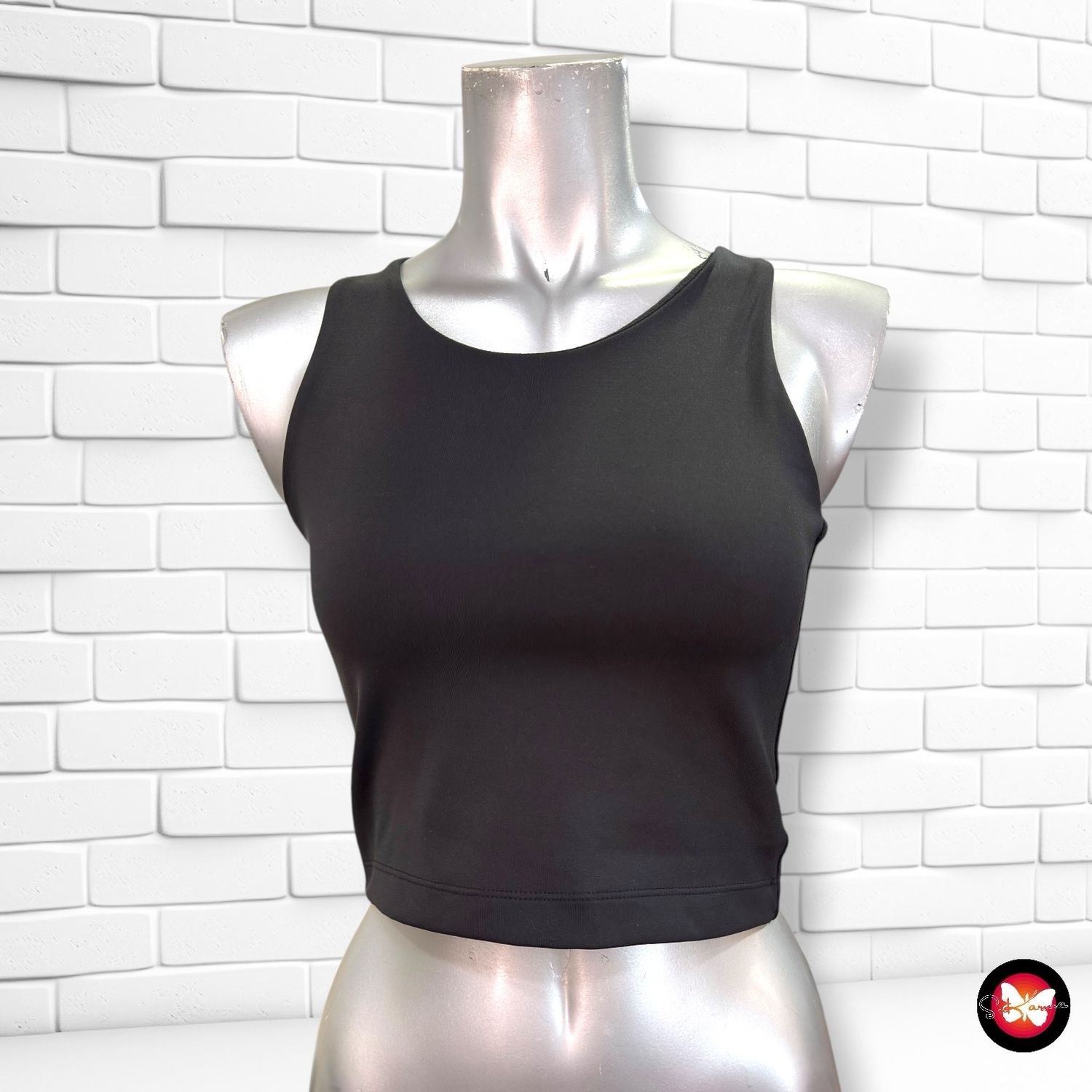 Camiseta deportiva cropped GAP color Negro Talla 12 años