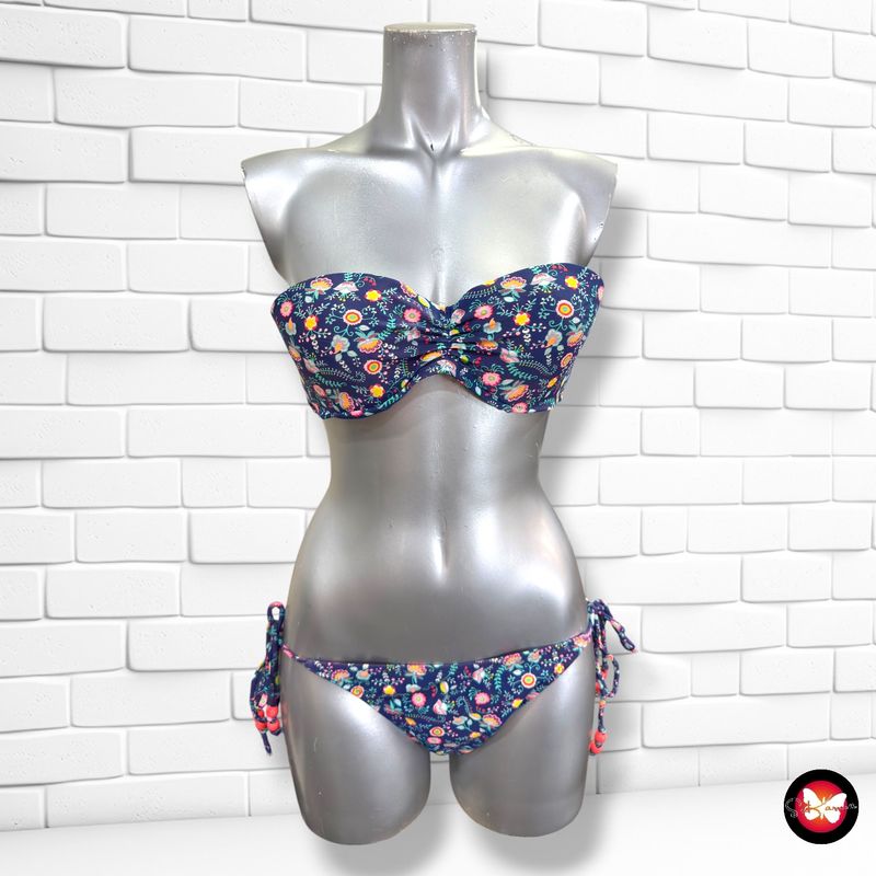 Bikini de pecho armado de florecitas  color Azul y varios Talla S