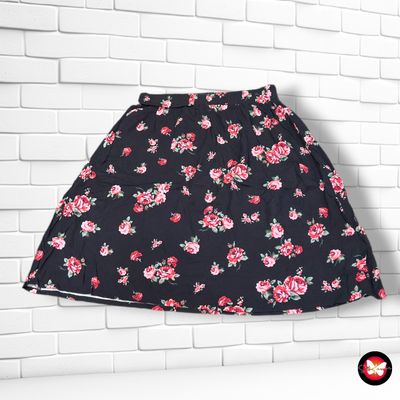 **HOY** Falda sueltita de flores color Negro y varios Talla M/L