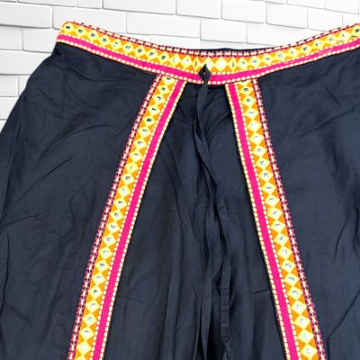 **HOY** Pantalón sueltito hippie LUNA LLENA color Negro Talla 40
