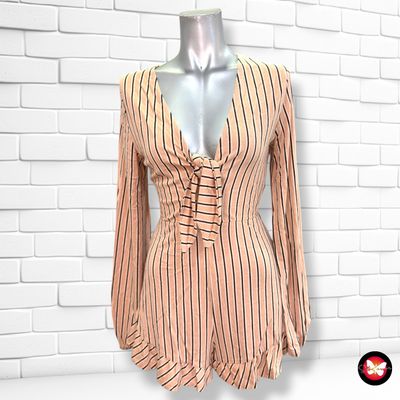 **HOY** Mono corto con mangas largas PULL&amp;BEAR color Nude y negro Talla S