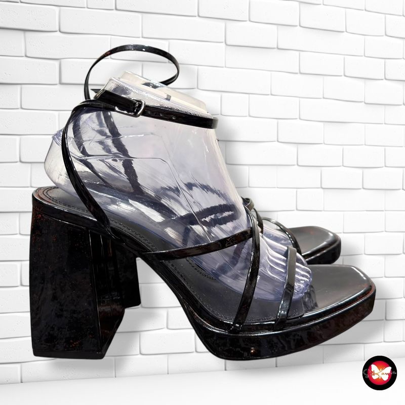 Sandalias de tacón acharolada BERSHKA color Negro Talla Calzado 40