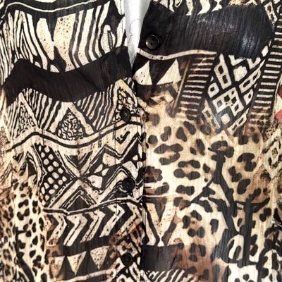 **HOY** Camisa traslúcida CANDA color Animal print Talla 50
