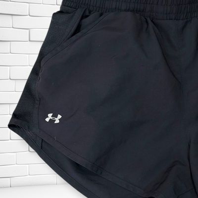 **HOY** Short deportivo UNDER ARMOUR color Negro Talla M