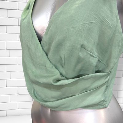 **HOY** Crop top escote cruzado SHEIN color Verde salvia Talla S