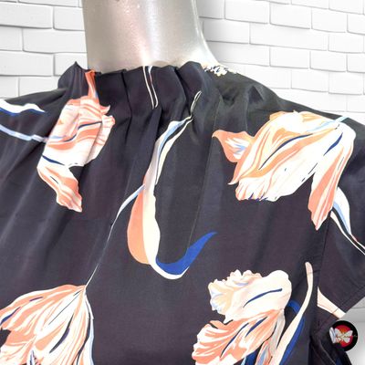 **HOY** Blusa satinada COMMA, color Azul marino y varios Talla 40 (grande)