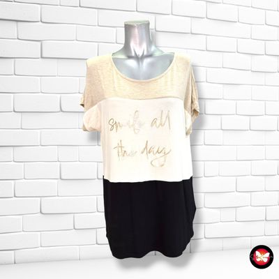 **HOY** Camiseta de manga corta “SMILE ALL THE DAY” LAURA TORELLI color Beige y negro Talla S (grande)