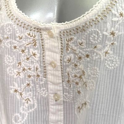 **HOY** Blusa sin mangas con bordados MS color Blanco y camel Talla 44