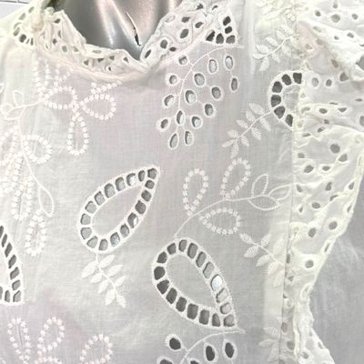 **HOY** Blusa estilo romántico ZARA color Blanco Talla M
