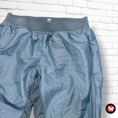 **HOY** Pantalón cortavientos H&amp;M color Gris Talla 40 (pequeña)