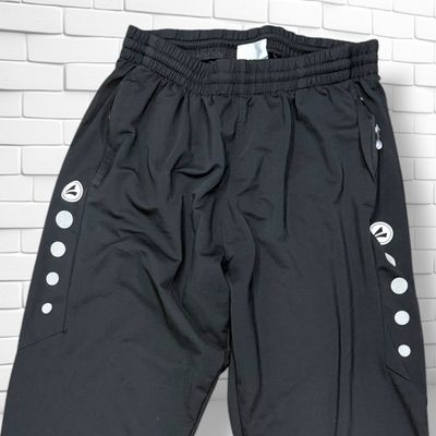 **HOY** Pantalón de chándal JAKO color Negro Talla S (pequeña)