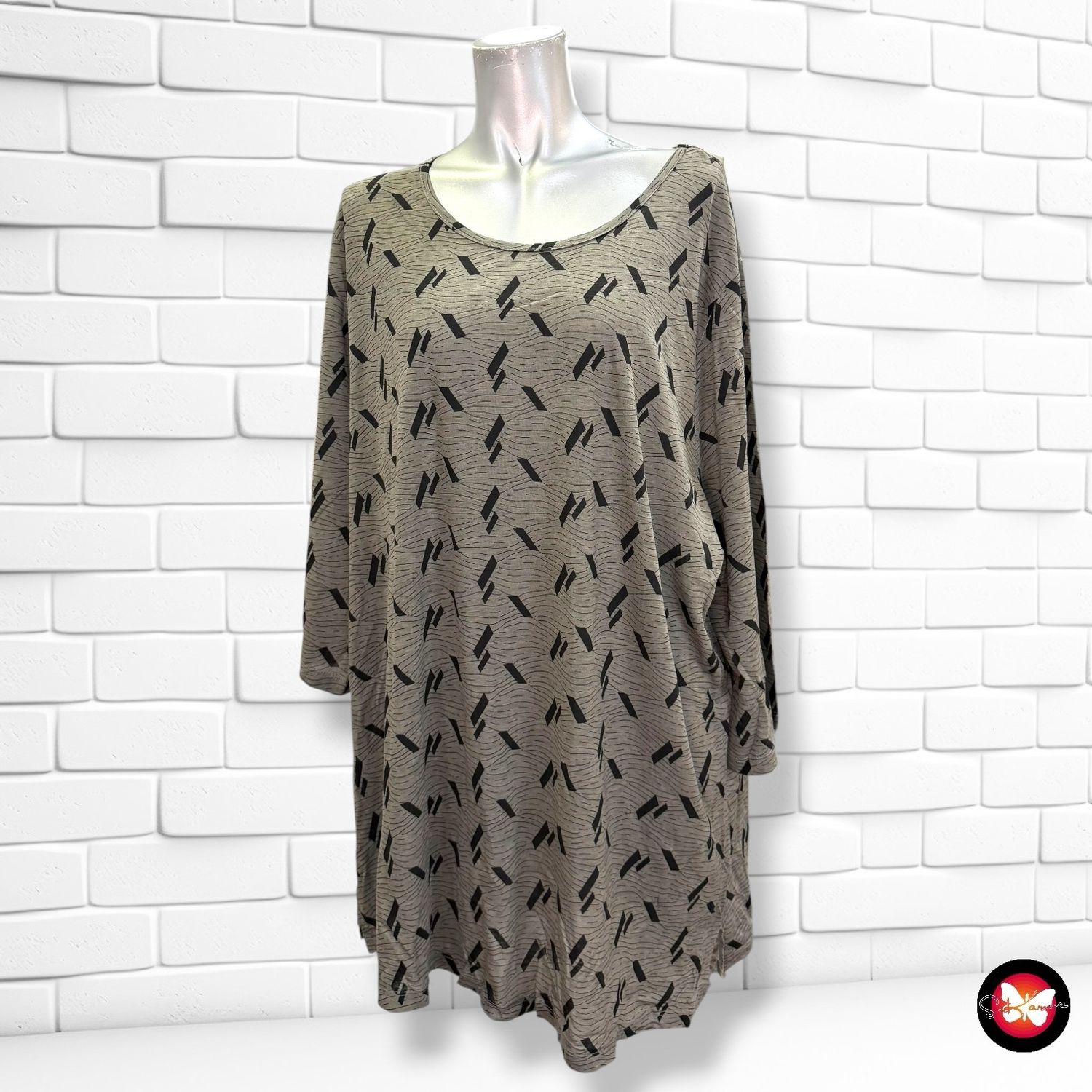 Camiseta de media manga  color Gris y negro Talla 52