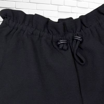 **HOY** Short sueltito PULL&BEAR color Negro Talla L (pequeña)