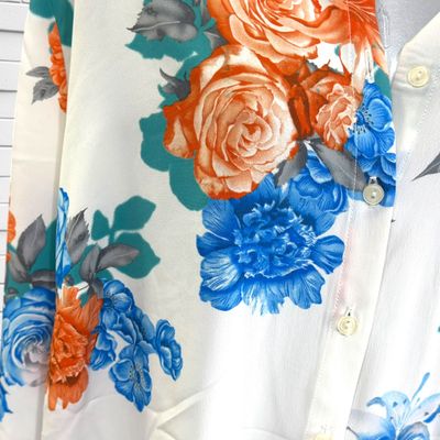 **HOY** Camisa de manga larga de flores PAOLA! color Varios Talla 50