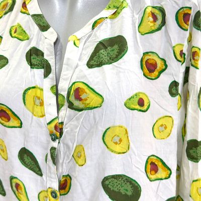 **HOY** Camisa “AGUACATES" CECIL color Blanco y verde Talla L