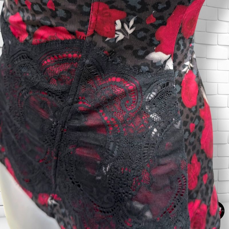 Corsé lencería FLEXEES color Gris y rojo Talla 36C
